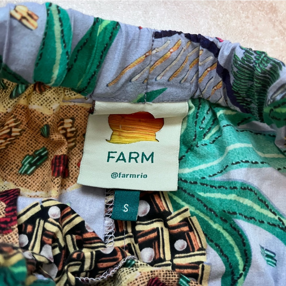 FARM Rio Pineapple Print Cropped Pants - Multicolor - Picture 5 of 9